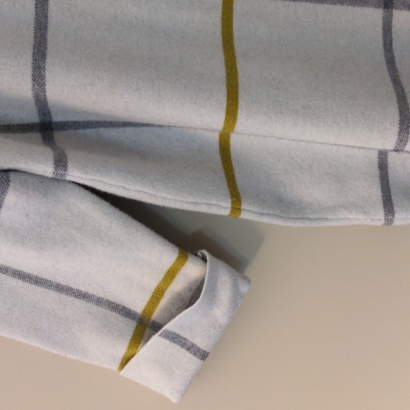 Tahari sweater - Picture 3 of 4